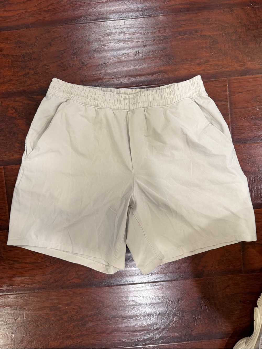 Lululemon 7” Pacebreaker short Large